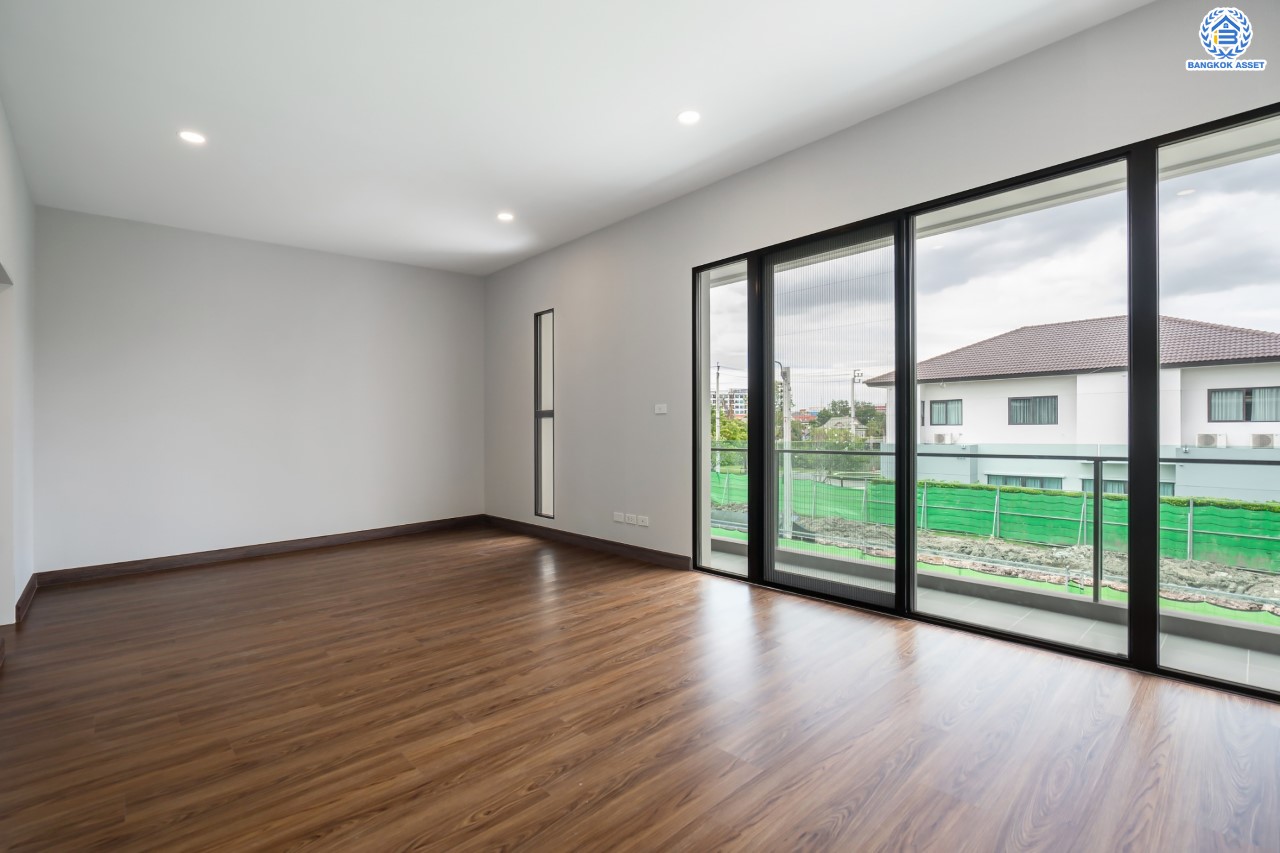 บ้านมือสองตกแต่งใหม่ ม.เดอะซิตี้ ราชพฤกษ์-ปิ่นเกล้า หลังมุม เนื้อที่ 71.8 ตร.ว. ดีไซน์ตอบทุกไลฟ์สไตล์ ฟังก์ชัน 3 ห้องนอน 5 ห้องน้ำ 1 ห้องอเนกประสงค์ 1 ห้องแม่บ้าน จอดรถได้ 2 คัน บนทำเลติดถนนใหญ่ เชื่อมต่อทุกเส้นทาง ใกล้รถไฟฟ้าสายสีม่วง "สถานีบางรักใหญ่" และจุดขึ้นทางด่วน "ศรีรัช"